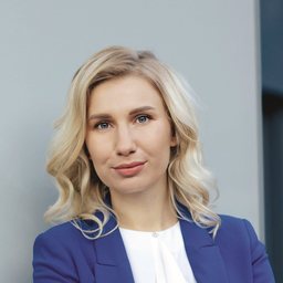 Portrait of the author, Laura Bennett